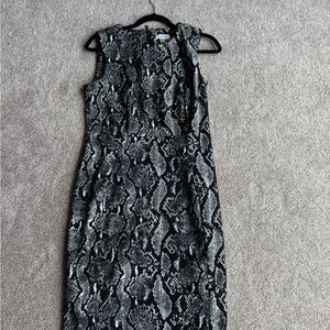 Calvin Klein Elegant Black and White Snakeskin Print Midi Dress 🖤